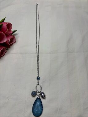 Silver Tone Blue Crackle Teardrop
Pendant Necklace Cluster Bead
Charm Y2K Boho